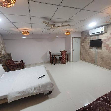 Agrawal Bhavan Budget Stay Only For Indians Мумбаї Екстер'єр фото