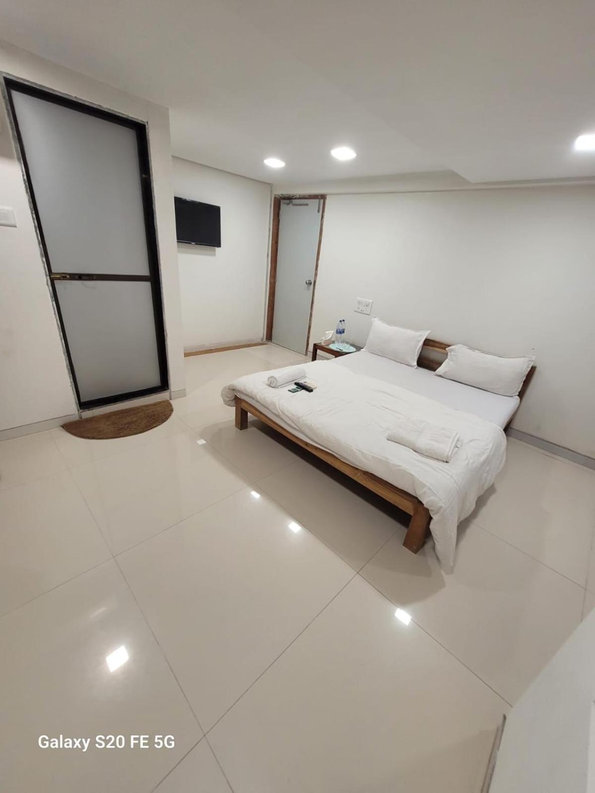 Agrawal Bhavan Budget Stay Only For Indians Мумбаї Екстер'єр фото