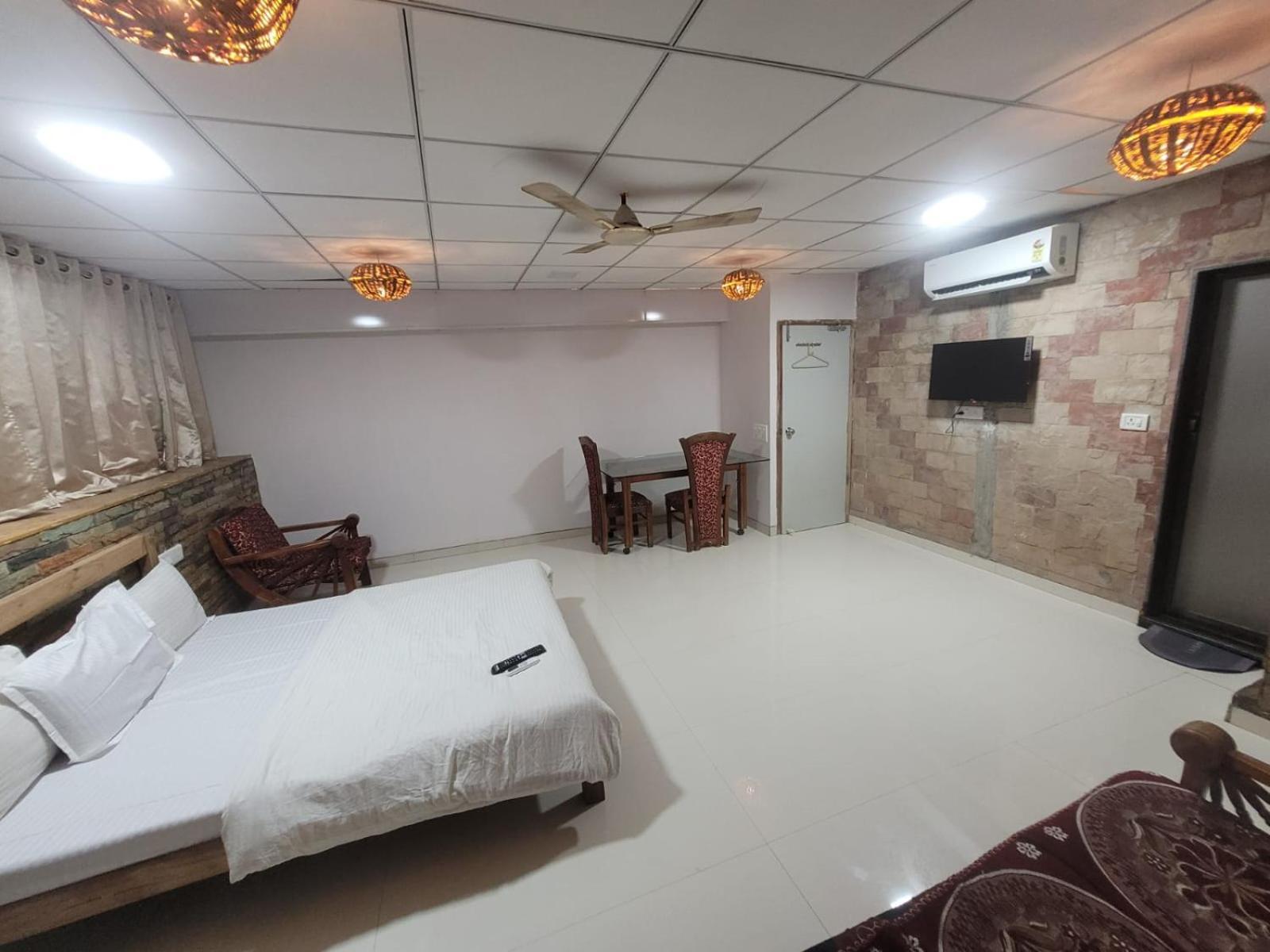 Agrawal Bhavan Budget Stay Only For Indians Мумбаї Екстер'єр фото